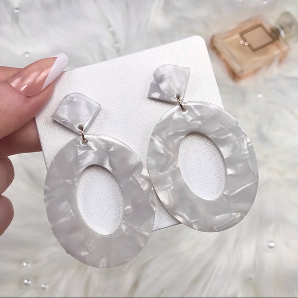 Jewelry - 💜10/$25💜Big White Acrylic Round Earrings NEW